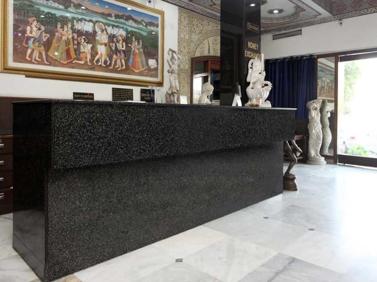 Hotel Aashish Джайпур Екстериор снимка